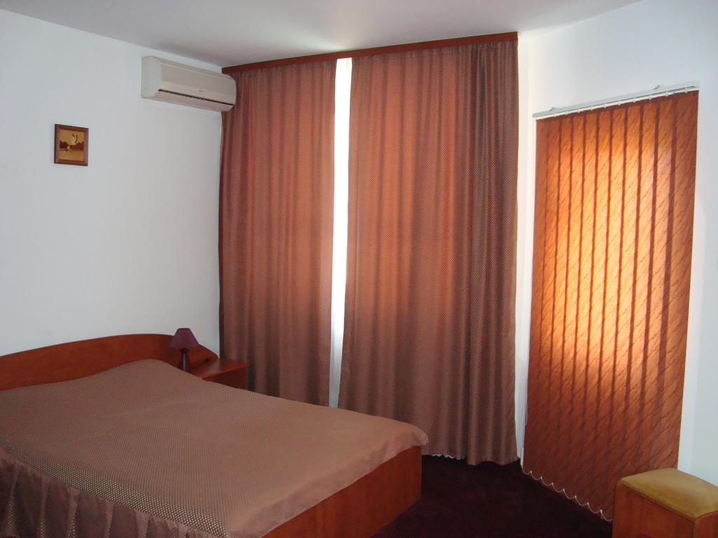 Hotel Lotus Arad Exterior photo