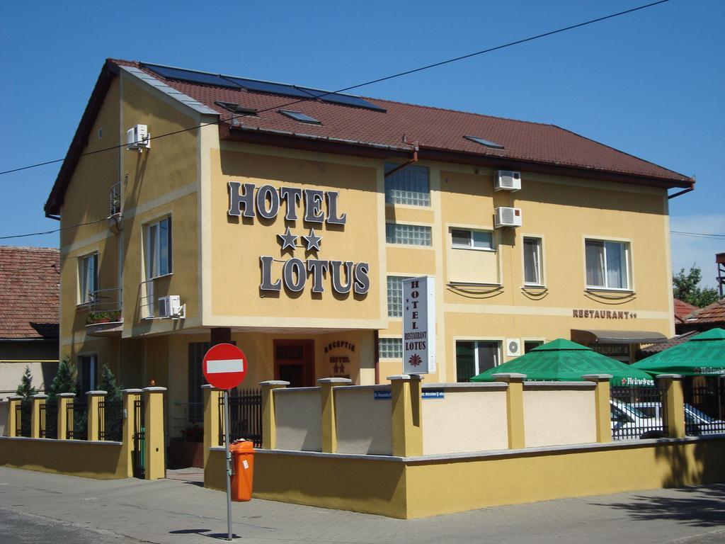 Hotel Lotus Arad Exterior photo